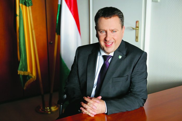 Dr. Láng Zsolt polgármester